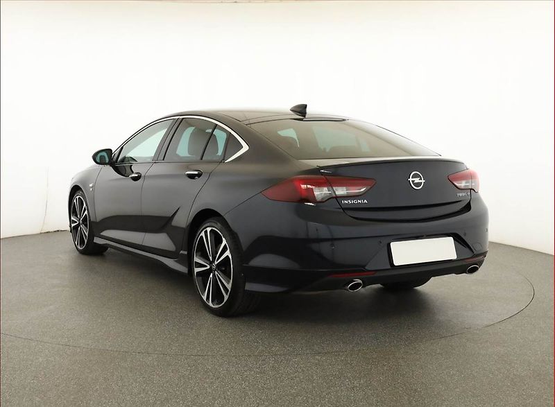 Opel Insignia (2017) OPC Line 2.0 Turbo 4x4, 4X4 - fotka 4 z 20