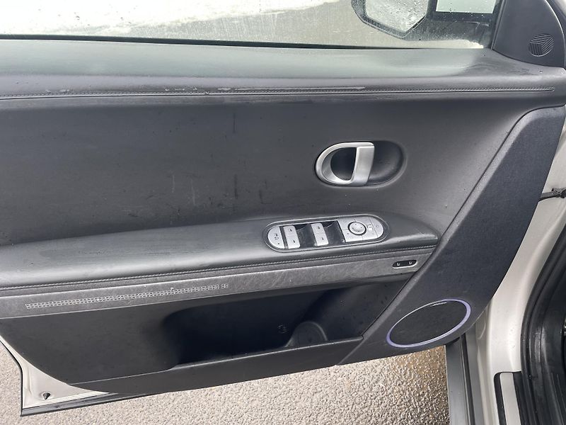 Hyundai Ioniq 5 (2021) 73 Kwh Style 4x4  ČR  - fotka 18 z 31