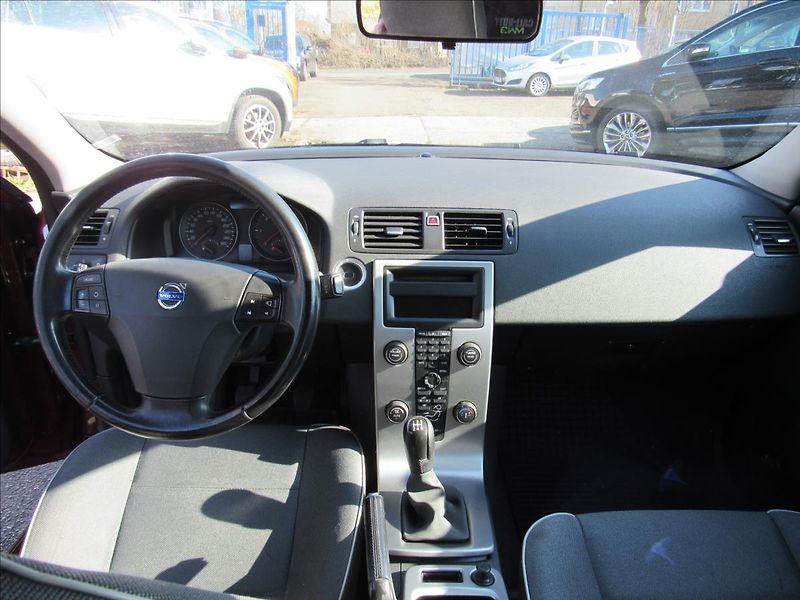 Volvo C30 1,6 D 80kW - fotka 11 z 27