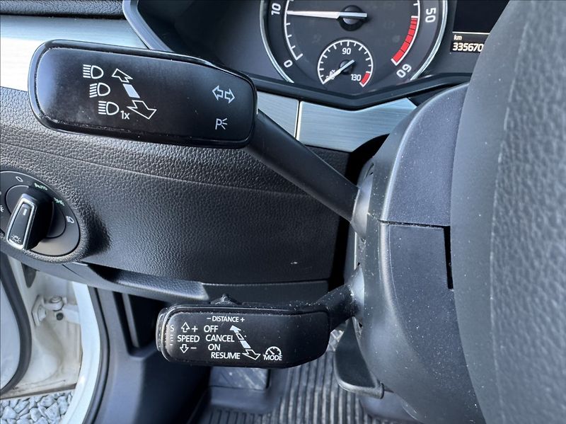 Škoda Superb 2,0 TDI 140kW ACC - fotka 29 z 50