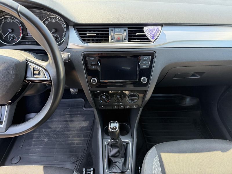 Škoda Rapid 1.0 TSI DPH REZERVACE - fotka 17 z 20