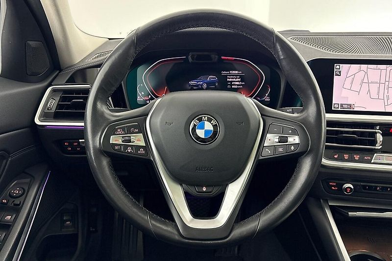 BMW Řada 3 320d xDrive - fotka 22 z 27