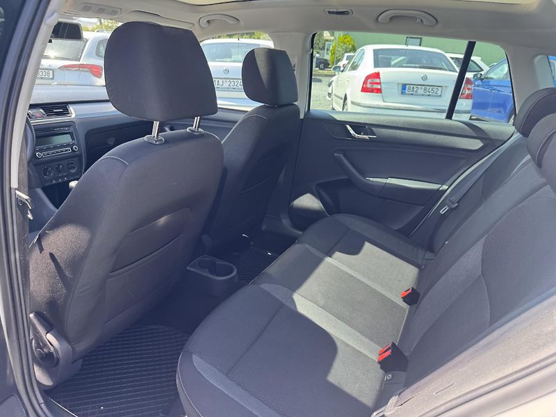 Škoda Rapid spaceback 1.2 TSi,STK 6/28 - fotka 13 z 17