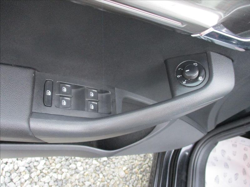 Škoda Octavia 2,0 TDI, Style,DSG,ZAMLUVENO, - fotka 34 z 47