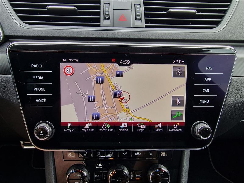 Škoda Superb 2.0TDI 140kW DSG SportLine ,ČR - fotka 27 z 50