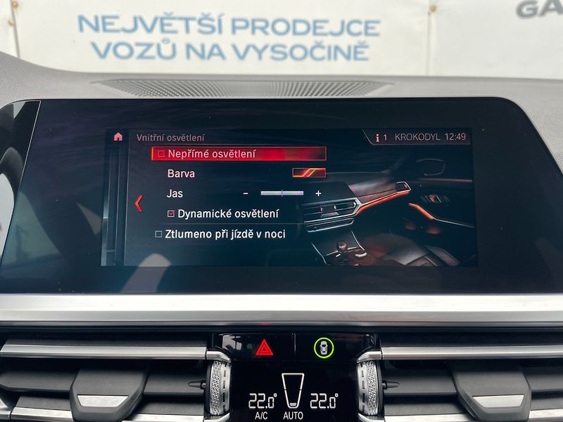 BMW Řada 3 (2020) Com. 318d 110kW Sport! - fotka 28 z 45