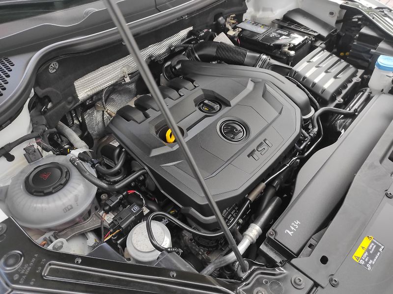 Škoda Karoq 1,5TSi ACT, DSG, STYLE, TZ - fotka 34 z 51