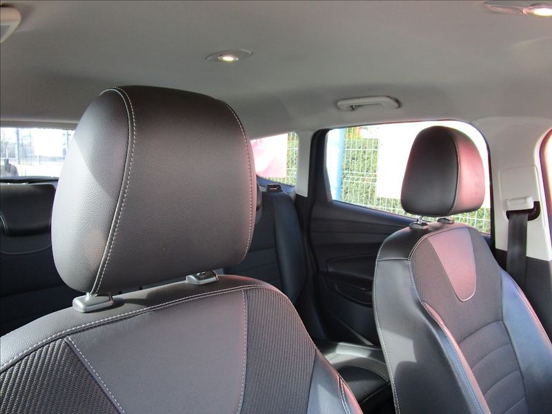 Ford Kuga 1.5 EcoBoost AWD, automat - fotka 20 z 42