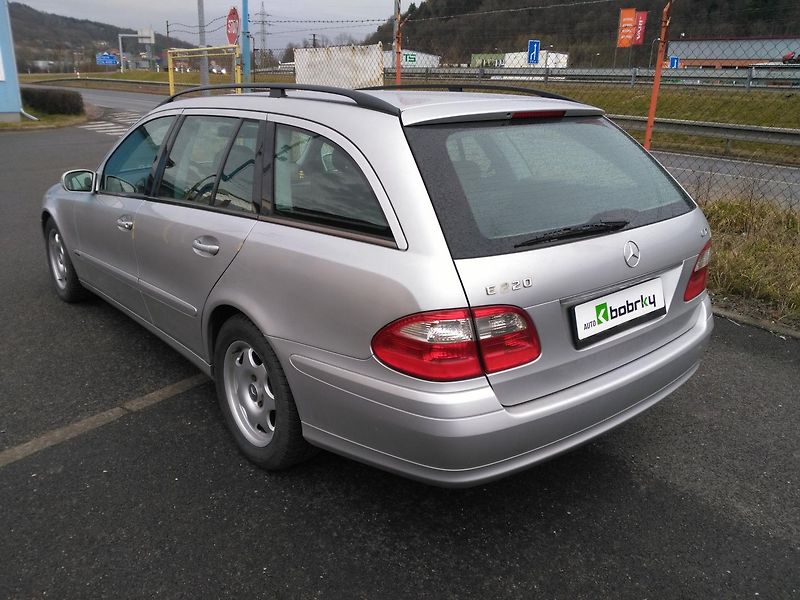 Mercedes-Benz Třídy E 220 CDI - fotka 4 z 32