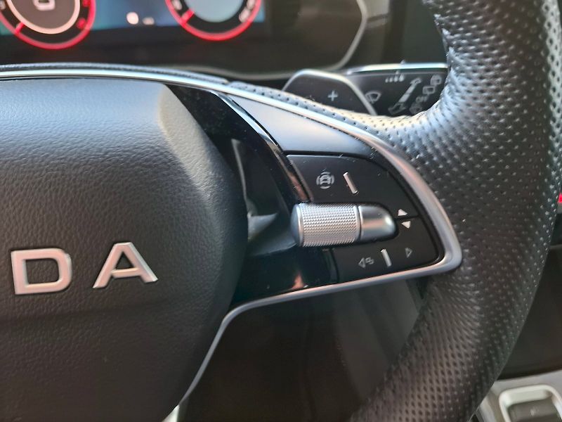 Škoda Octavia (2025) Combi SPORTLINE 1,5 TSI M-HEV - fotka 7 z 30