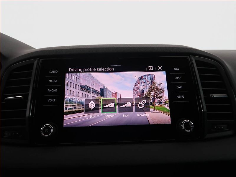 Škoda Karoq (2024) Sportline 1.5 TSI - fotka 21 z 30