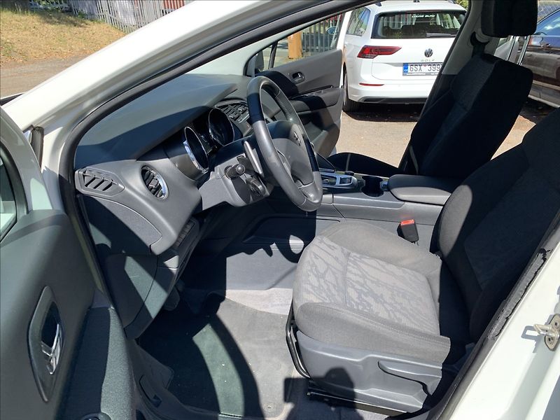 Peugeot 3008 1,6 HDI AUTOMAT - fotka 10 z 17