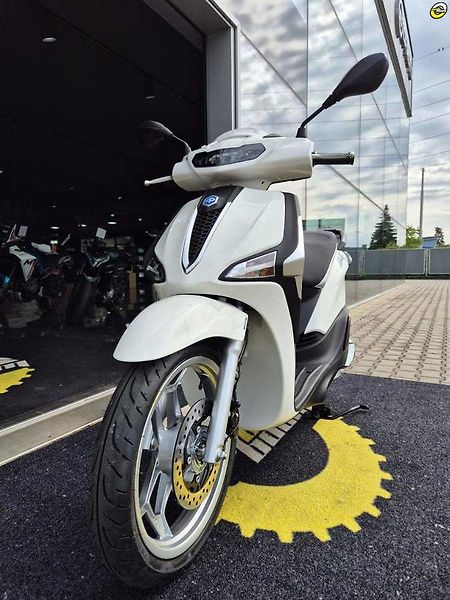 Piaggio Liberty 125 iGET (2026) Liberty 125 E5+ - fotka 10 z 39