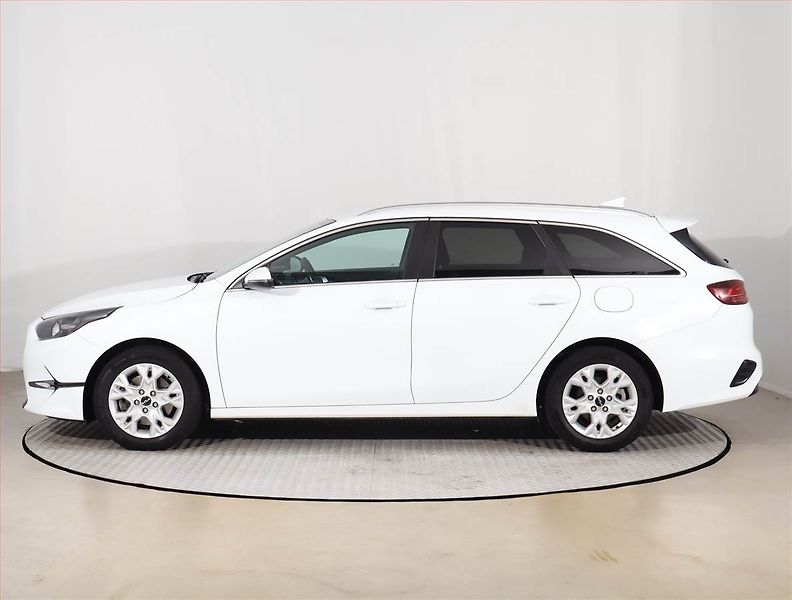 Kia Ceed (2022) Gold 1.6 CRDi MHEV, Serv.kniha - fotka 3 z 20