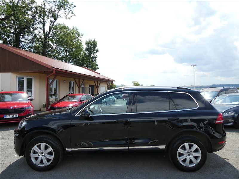 Volkswagen Touareg 3,0 TDi V6 180kW, webasto, DPH - fotka 6 z 50