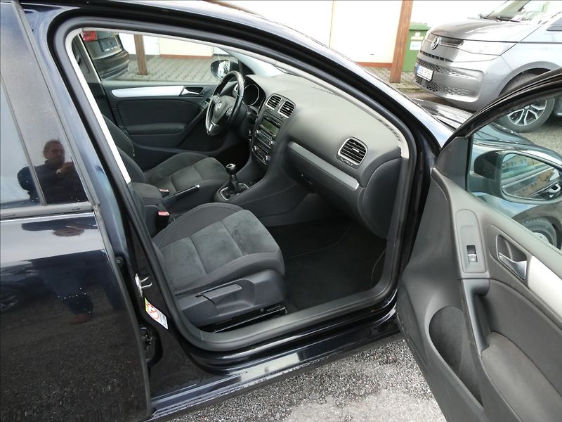 Volkswagen Golf 1,4 TSi 90kW 2xkola,po servise - fotka 20 z 47