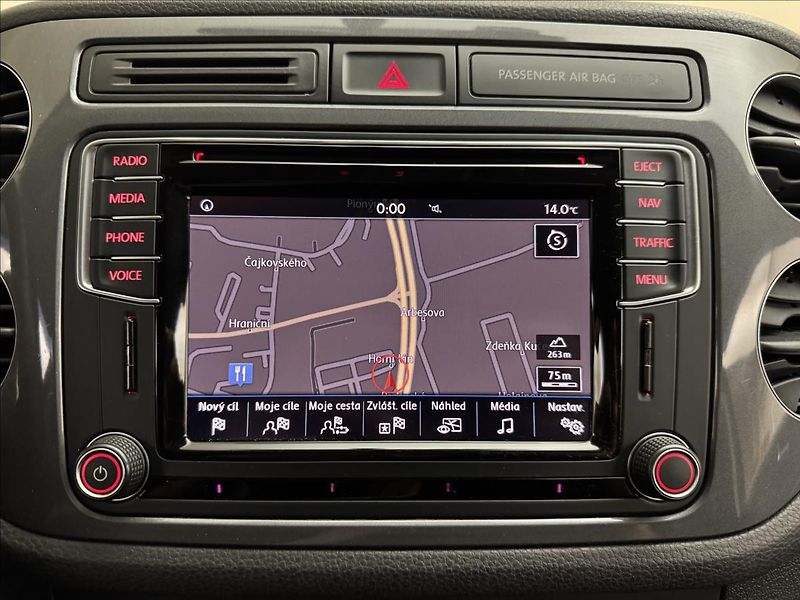 Volkswagen Tiguan 2,0 110kW 4X4 NAVI SERVIS TZ - fotka 18 z 41