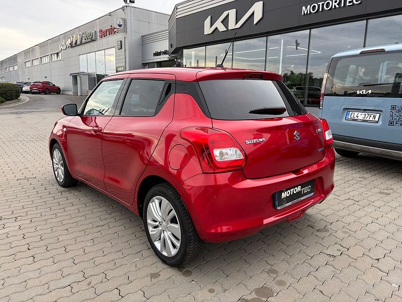 Suzuki Swift 1.2 DualJet MHEV 66kW - fotka 4 z 11