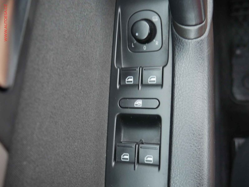Volkswagen Passat (2011) 1.4TSi, AC, tempo, navi - fotka 12 z 13