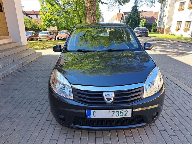 Dacia Sandero 1,2 16V klima - fotka 2 z 39