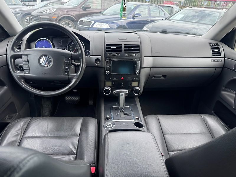 Volkswagen Touareg (2010) 4X4 3,0 TDI V6 176 KW - fotka 21 z 47