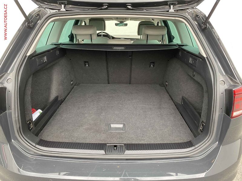 Volkswagen Passat (2020) 2.0 TDi, Elegance, LED, navi - fotka 7 z 18