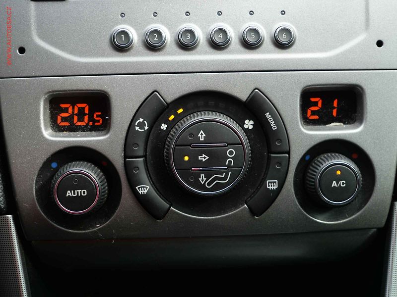 Peugeot 308 (2008) 1.6 HDi, Panorama - fotka 13 z 16