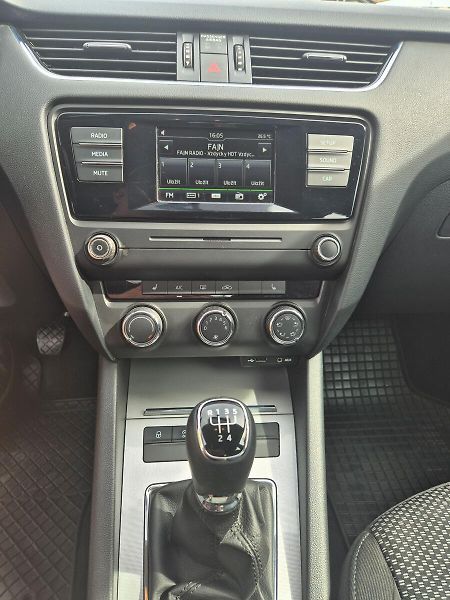 Škoda Octavia 1,6 TDI 81kW Ambition plus, CZ - fotka 15 z 18
