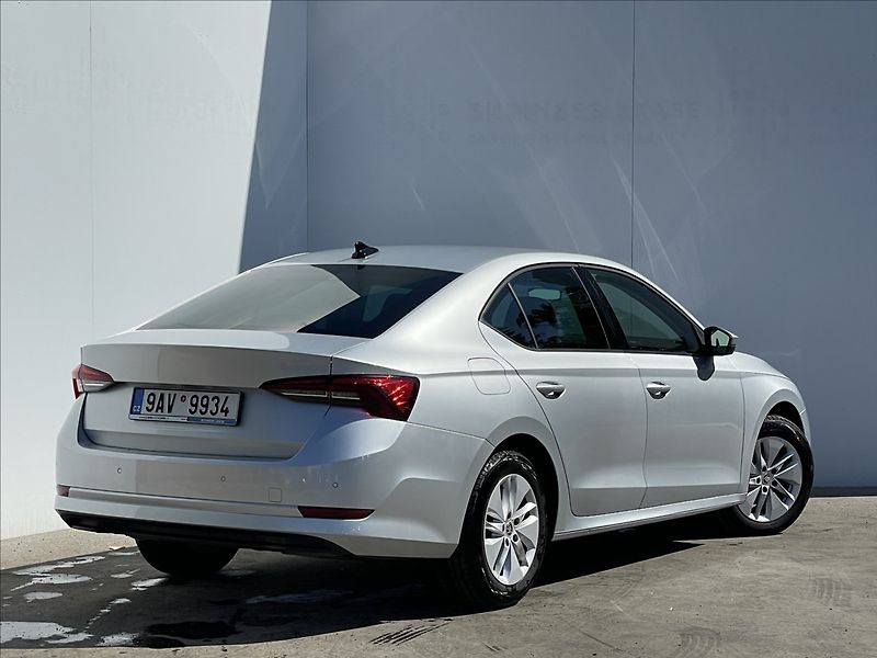 Škoda Octavia 2,0 TDI DSG Ambition Plus LED - fotka 3 z 23