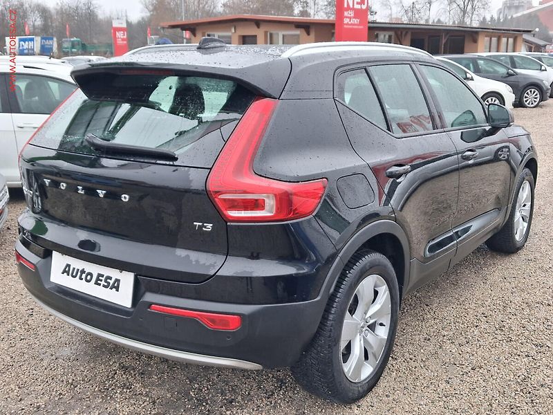 Volvo XC40 (2020) 1.5T3, Momentum, AT - fotka 4 z 23
