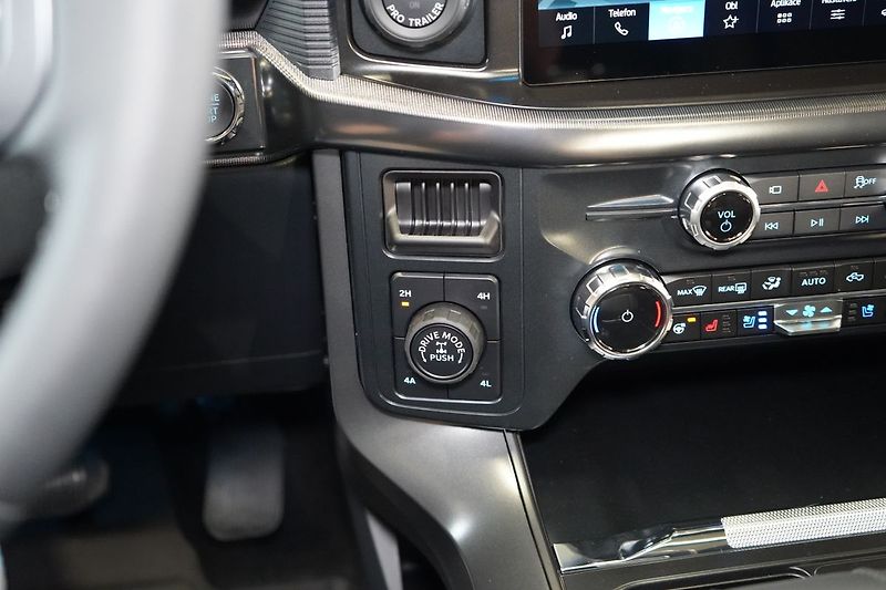 Ford F-150 (2026) Lariat 5,0 298 kW - fotka 38 z 53