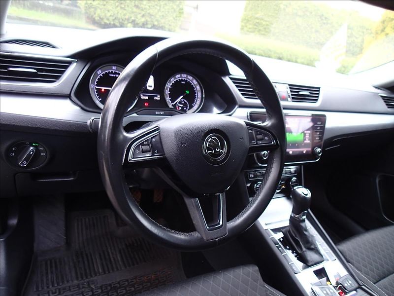 Škoda Superb 2,0 TDi, DSG, 4x4 , Tažné - fotka 14 z 48