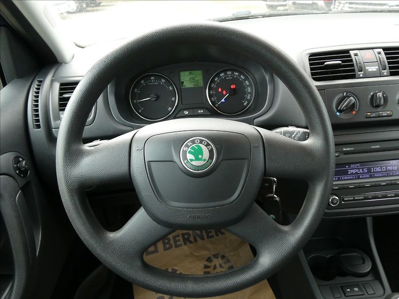 Škoda Fabia 1,2 TSi 63kW 2x kola, klima - fotka 21 z 38