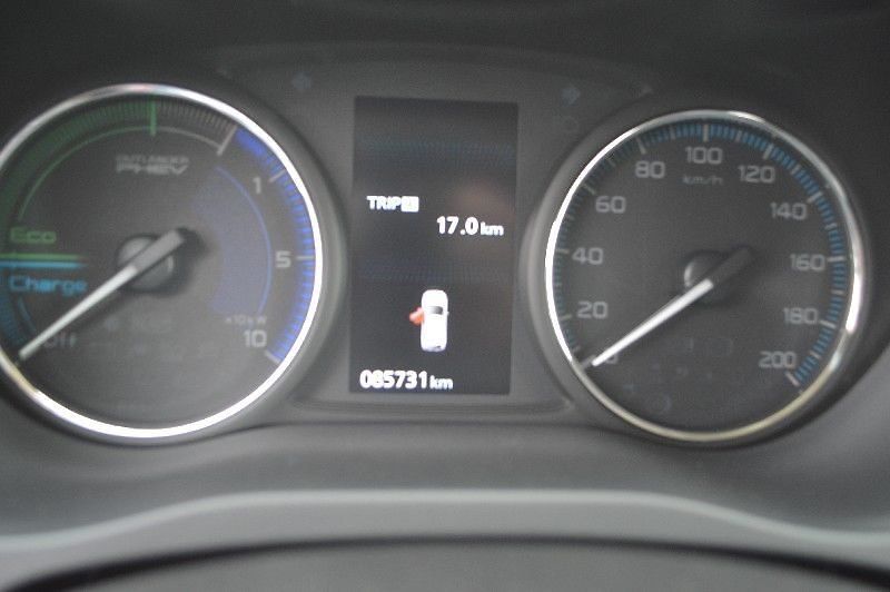 Mitsubishi Outlander 2,4 4x4 - fotka 17 z 26