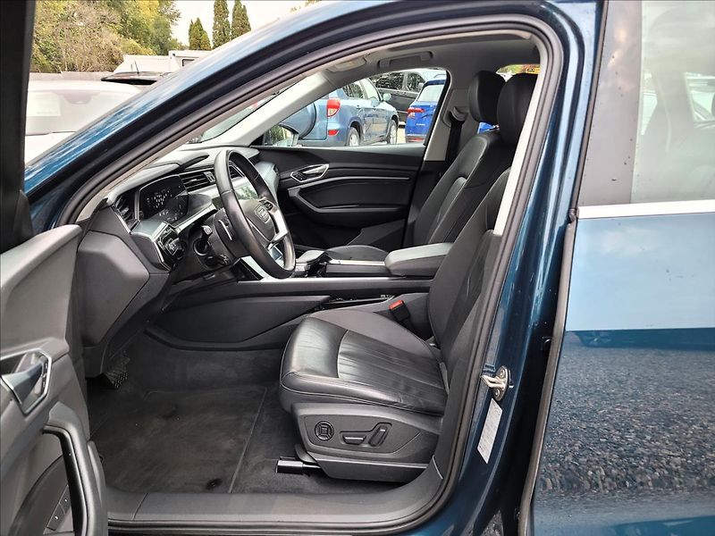 Audi e-tron 0,0 55,95KWH,4x4,SOH 90,6% - fotka 9 z 50