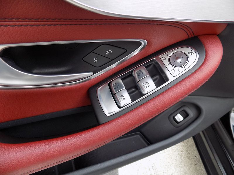 Mercedes-Benz Třídy C (2021) 400/AMG-Line/4-Matic/Led/ - fotka 23 z 44