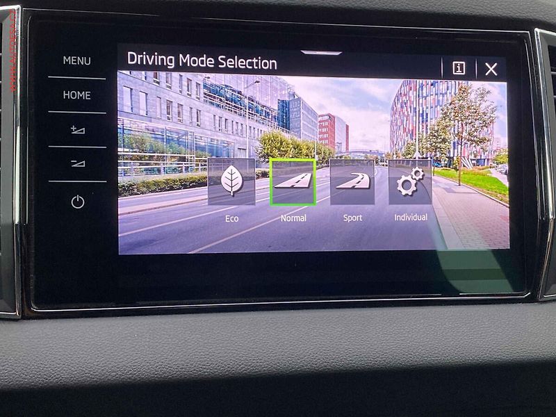 Škoda Karoq (2021) 1.5 TSi, Style, DSG, navi - fotka 18 z 19