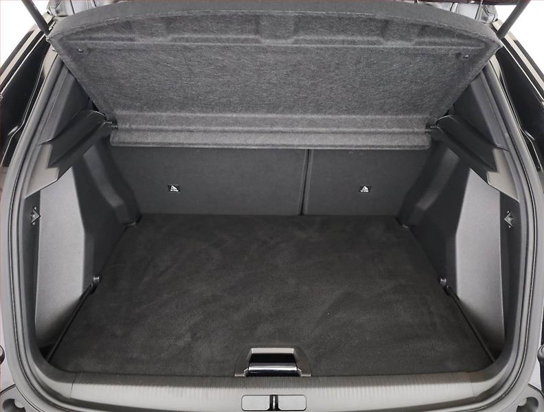 Peugeot 2008 (2024) 1.2 PureTech, 360°KAMERA - fotka 15 z 16