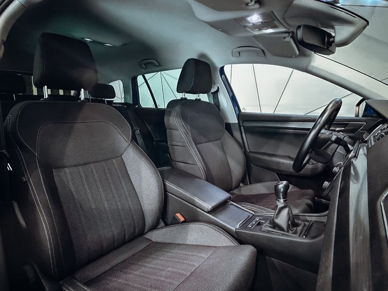 Škoda Superb 2.0 TDI 110kW Style Combi - fotka 26 z 30
