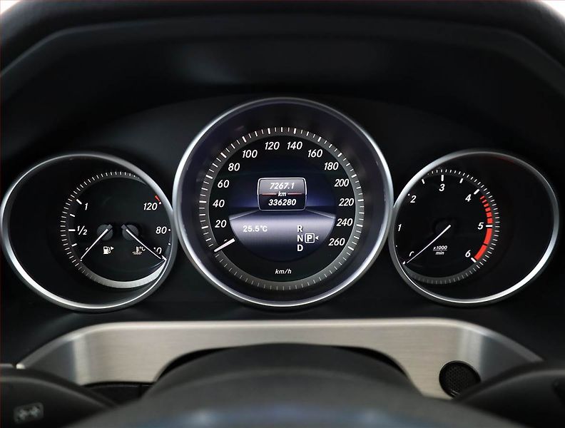Mercedes-Benz Třídy E (2013) Elegance E 220 CDI, Automat - fotka 9 z 20