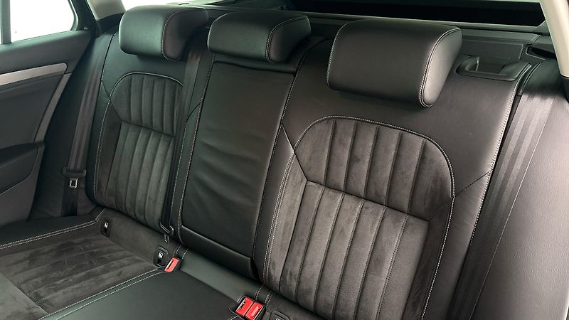 Škoda Superb 2.0 TDI DSG Style Combi - fotka 16 z 28