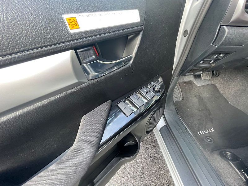Toyota Hilux 2.8 D-4D Automat Active - fotka 12 z 27