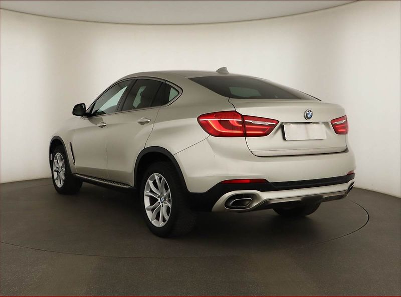 BMW X6 (2016) xDrive40d - fotka 4 z 20
