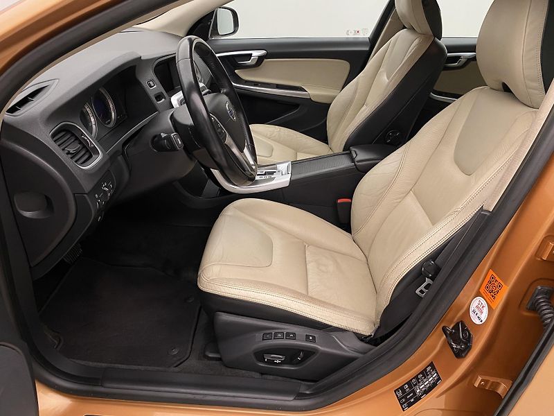 Volvo S60 D3 SUMMUM AUT  - fotka 3 z 46