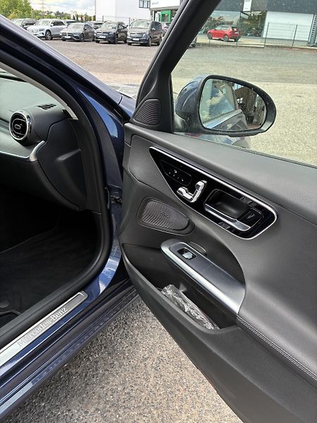 Mercedes-Benz Třídy C (2023) C 220d 4MATIC kombi - fotka 9 z 17
