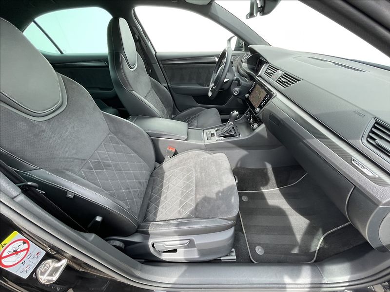 Škoda Superb 2,0 TDI 4x4 DSG SportLine TZ - fotka 15 z 22