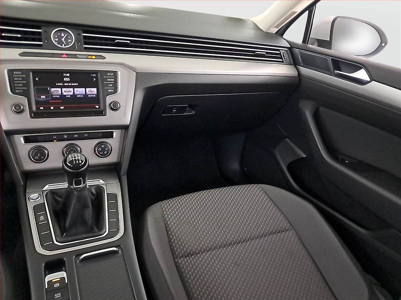 Volkswagen Passat (2016) 2.0 TDI, Tempomat - fotka 8 z 19