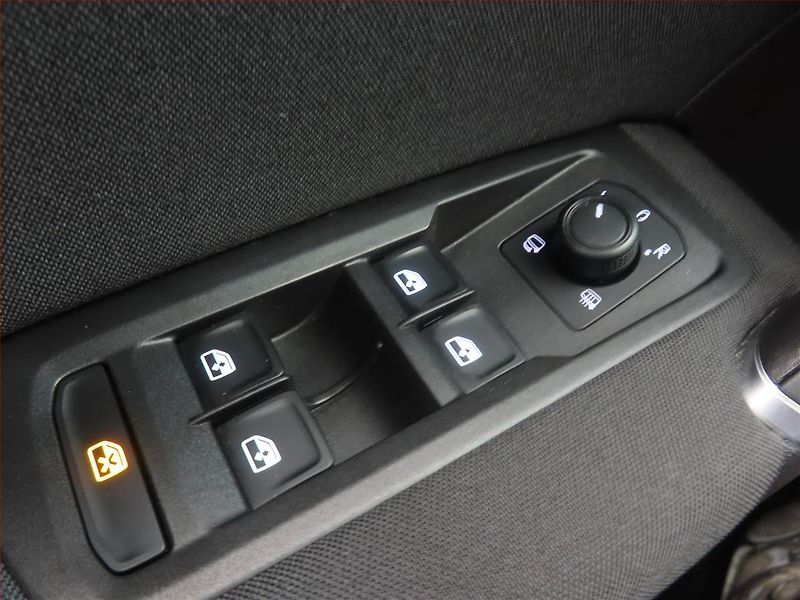 Volkswagen Touran (2022) Highline 1.5 TSI - fotka 14 z 14