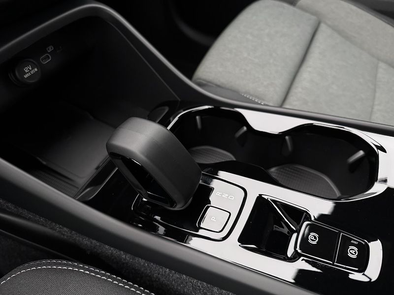 Volvo XC40 (2026) B3 AUT DARK PLUS - fotka 16 z 22
