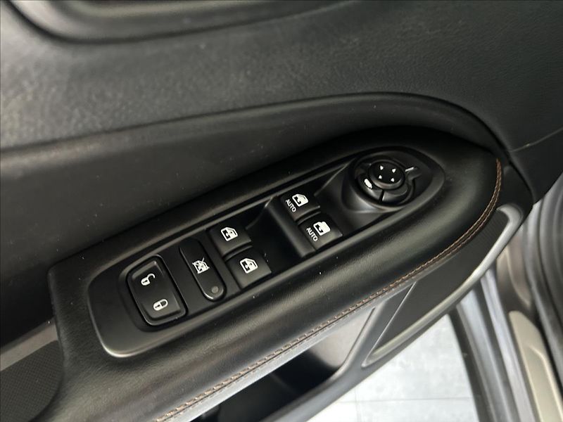 Jeep Compass 2,0   M-Jet 103kW,4x4 - fotka 8 z 26